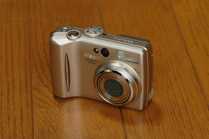 Nikon CoolPix 5200